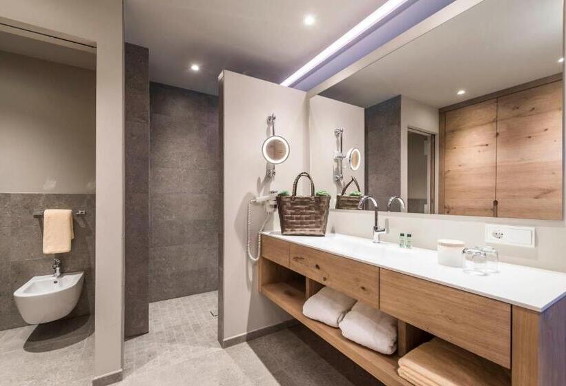 Полулюкс с Балконом, Madonna