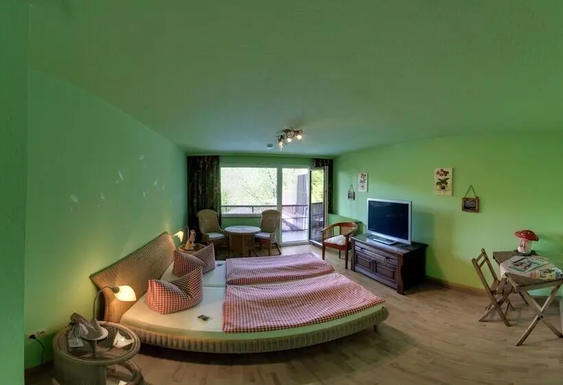 Standard Single Room, Merkurwald   Restaurant Wolpertinger