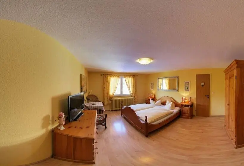 Standard Single Room, Merkurwald   Restaurant Wolpertinger
