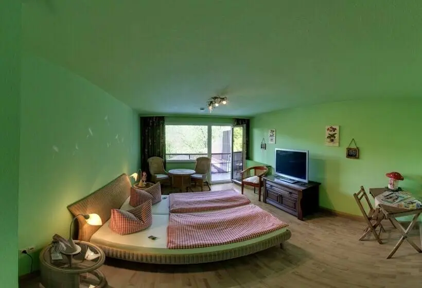 Standard Single Room, Merkurwald   Restaurant Wolpertinger