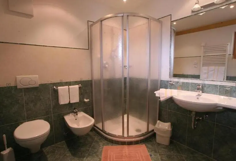 Standard Yhden Hengen Huone, Resa Blancia