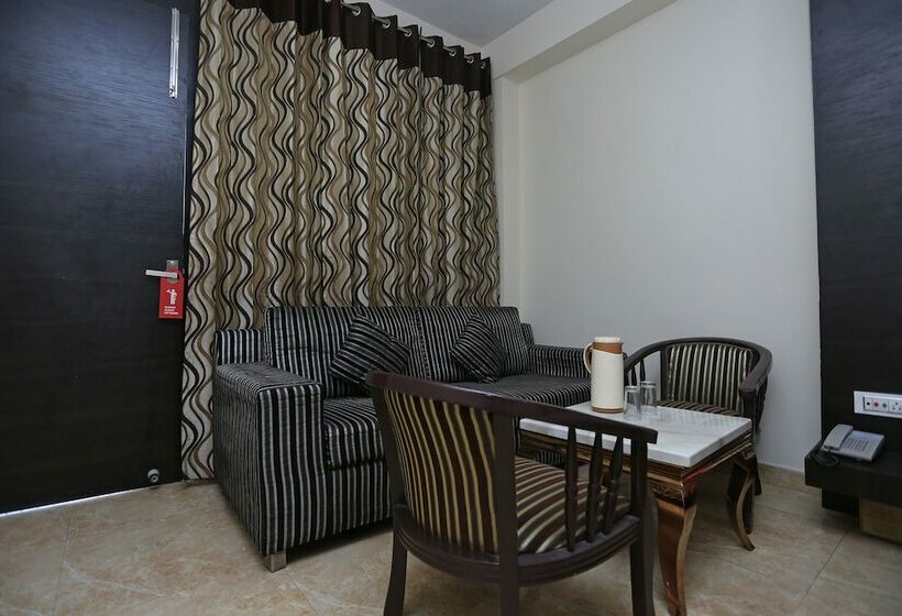 חדר סטנדרט, O Samrat