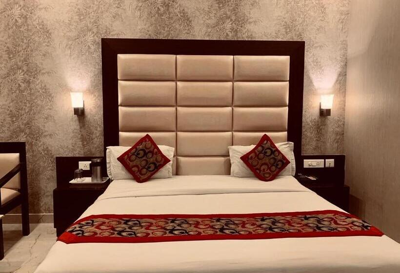 Quarto Estandar Cama King, The Onix