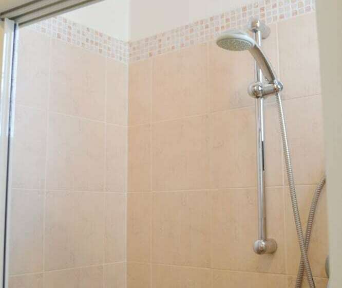 חדר סטנדרט לשלושה, Universal