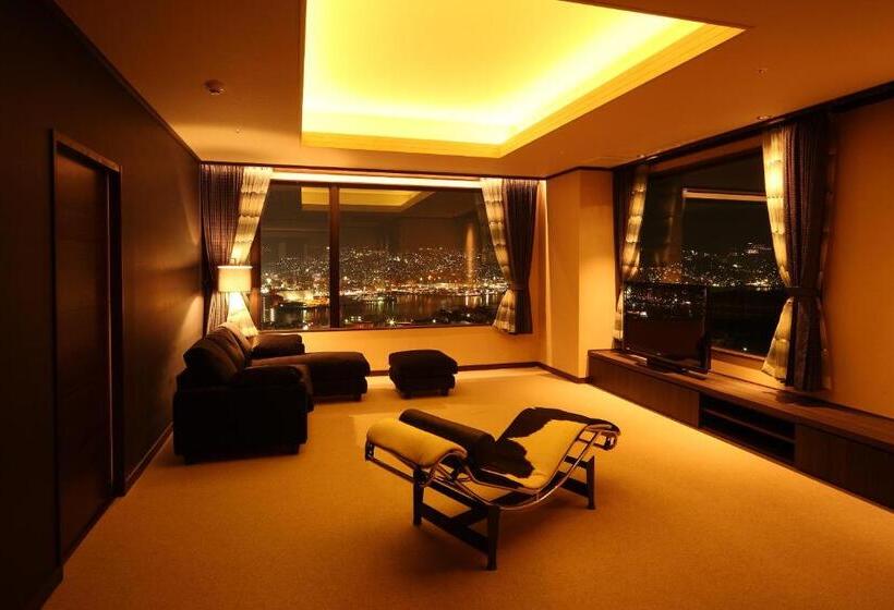 豪华套房, Amandi