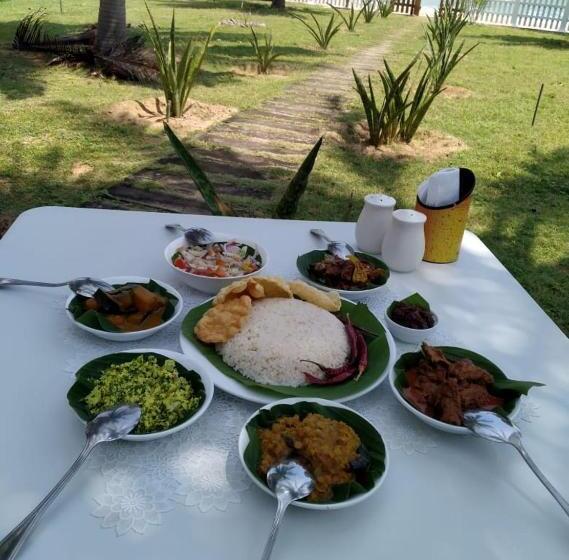 اتاق استاندارد یک نفره با چشم‌انداز دریا, Pearl Oceanic Resort   Trincomalee