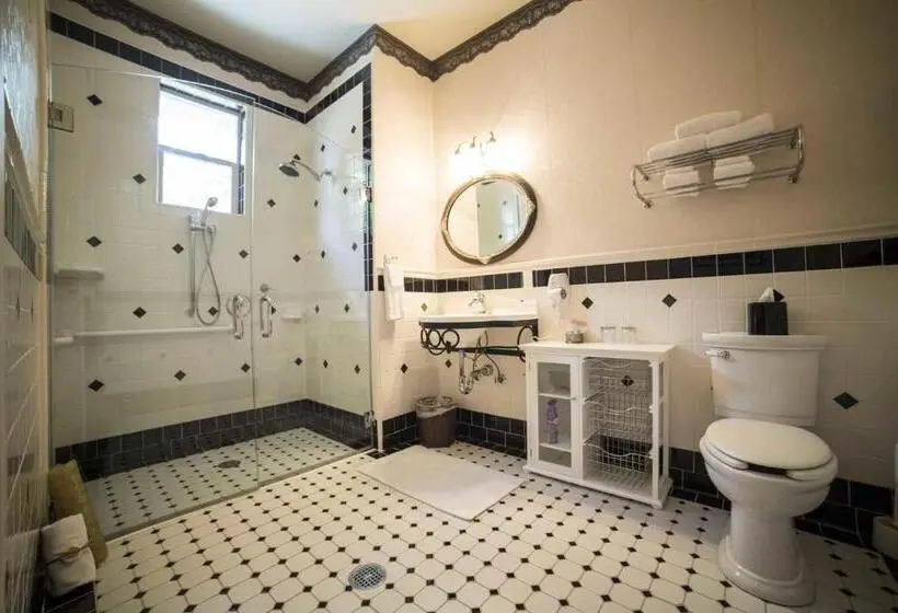 身障者適用キングサイズベッドルーム, Forfriends Inn Wine Country Bed And Breakfast