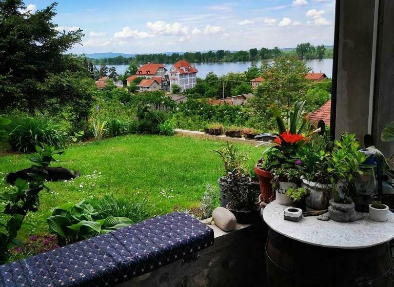 تختخواب در اتاق مشترک, Hostelche Guest House