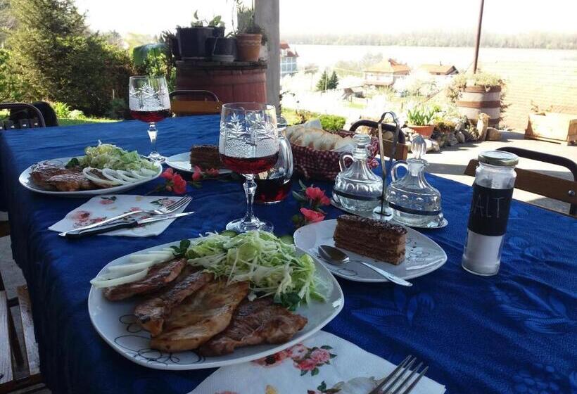 اتاق استاندارد با سرویس بهداشتی مشترک, Hostelche Guest House