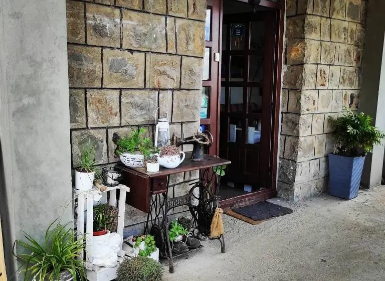 اتاق استاندارد چهار تخته, Hostelche Guest House