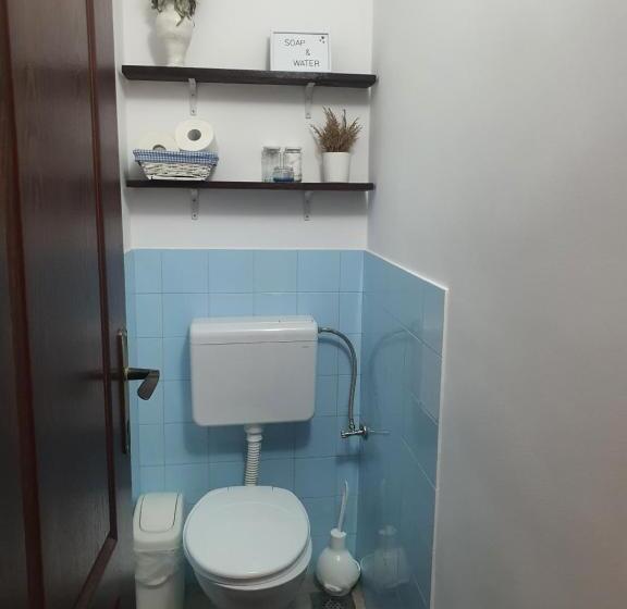 اتاق استاندارد چهار تخته, Hostelche Guest House