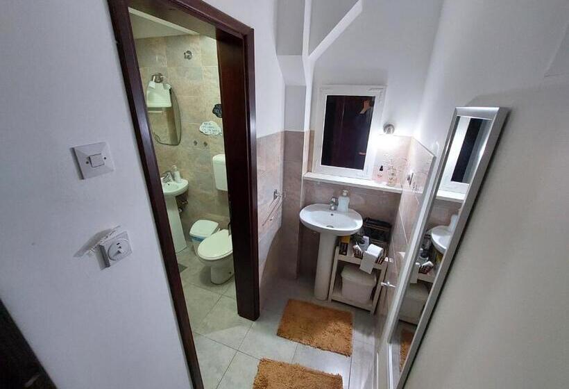 اتاق استاندارد چهار تخته, Hostelche Guest House
