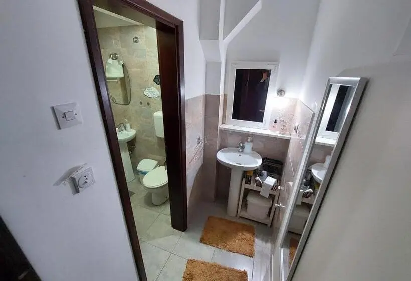 اتاق استاندارد چهار تخته, Hostelche Guest House