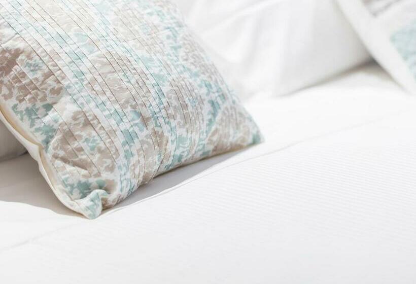 غرفة قياسية رباعية, Mane Boutique