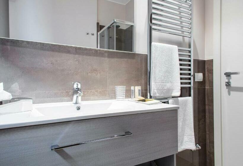 غرفة قياسية رباعية, Mane Boutique