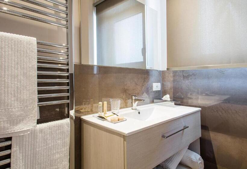 اتاق استاندارد چهار تخته, Mane Boutique