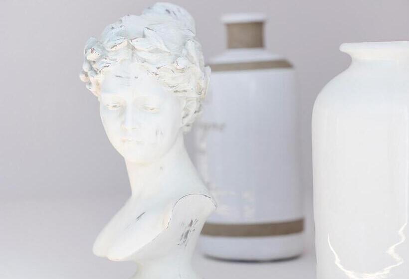 غرفة قياسية رباعية, Mane Boutique