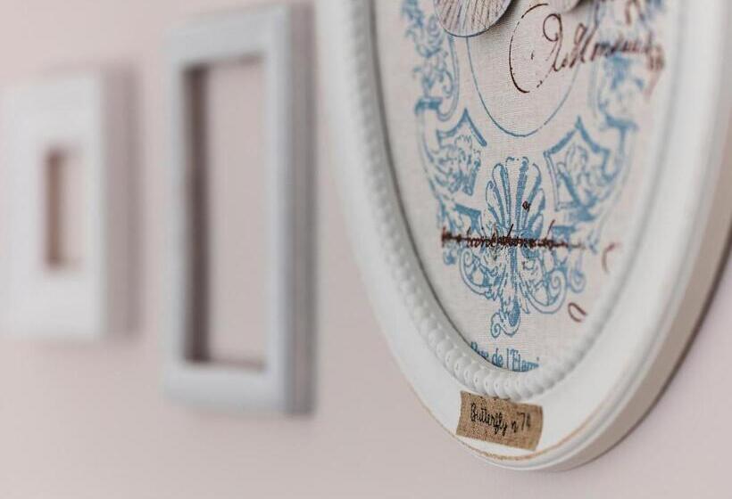 غرفة قياسية ثلاثية, Mane Boutique