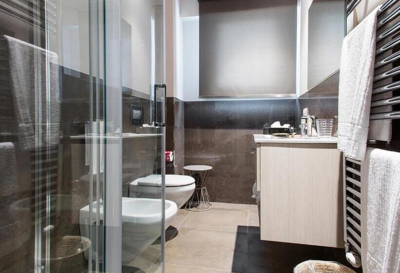 غرفة قياسية ثلاثية, Mane Boutique