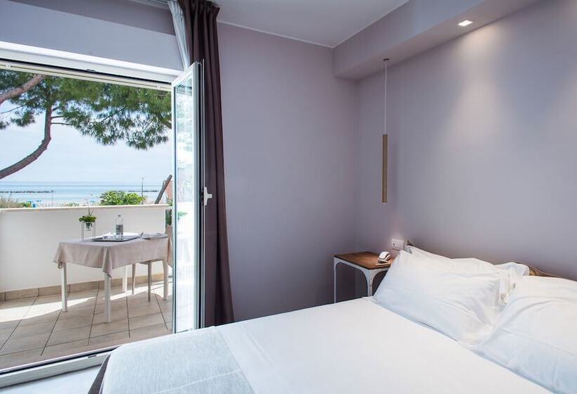 غرفة قياسية, Mane Boutique