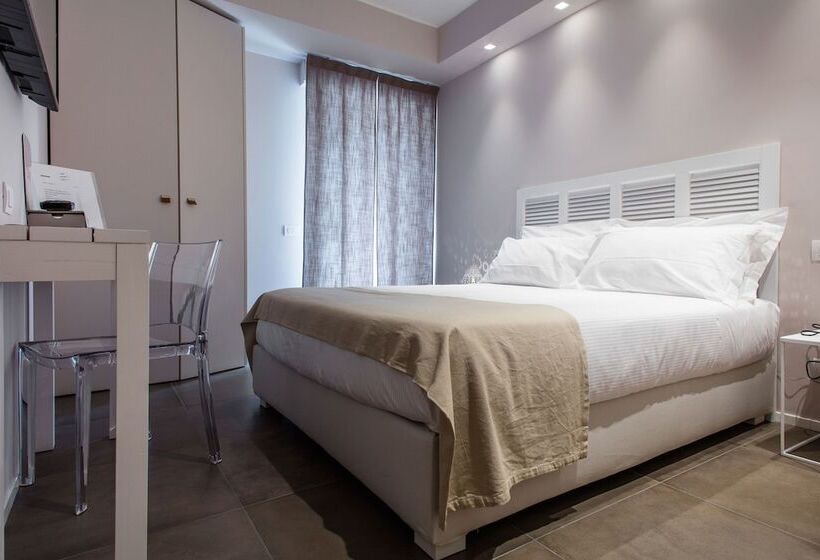 اتاق استاندارد سه نفره, Mane Boutique