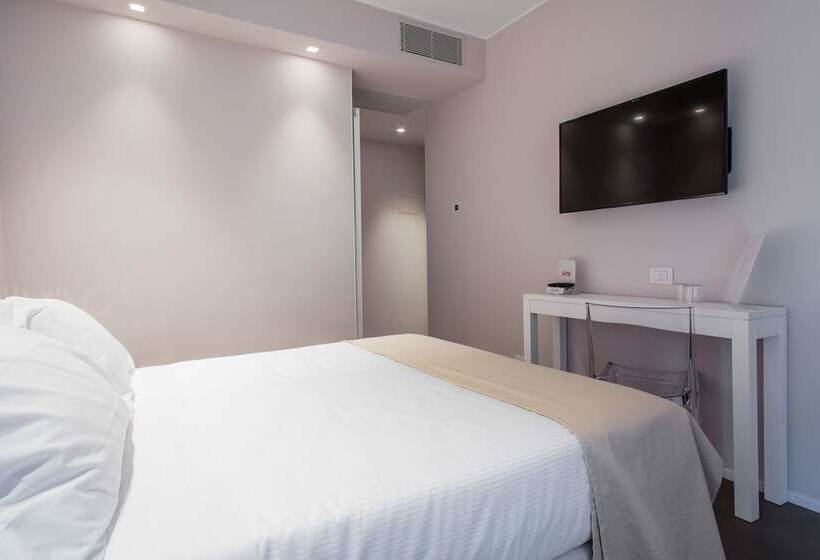 غرفة قياسية ثلاثية, Mane Boutique