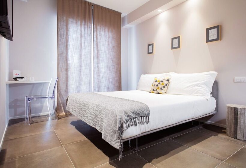 غرفة قياسية ثلاثية, Mane Boutique