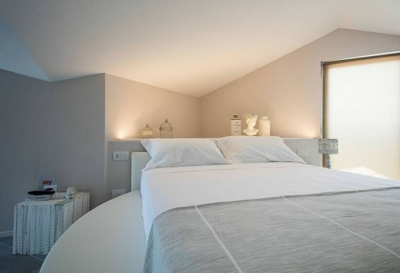 غرفة قياسية ثلاثية, Mane Boutique