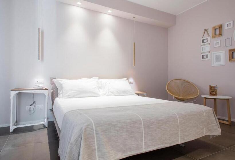 غرفة قياسية ثلاثية, Mane Boutique