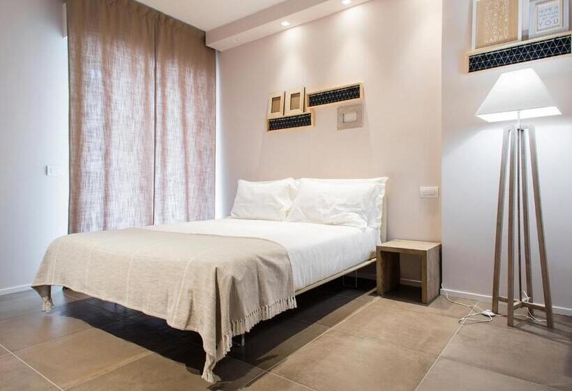 اتاق استاندارد سه نفره, Mane Boutique