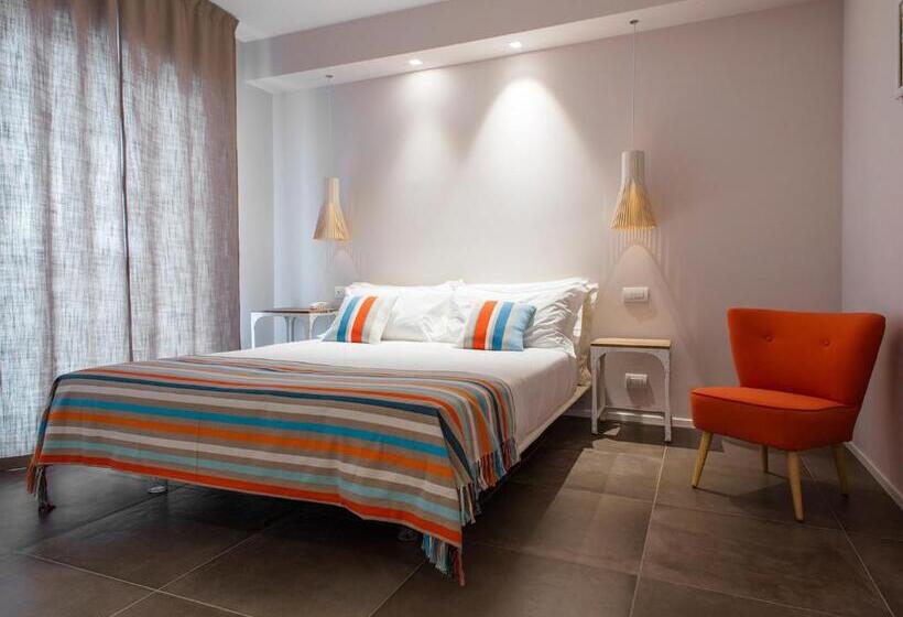 غرفة قياسية ثلاثية, Mane Boutique