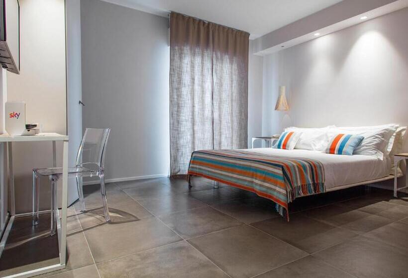اتاق استاندارد سه نفره, Mane Boutique