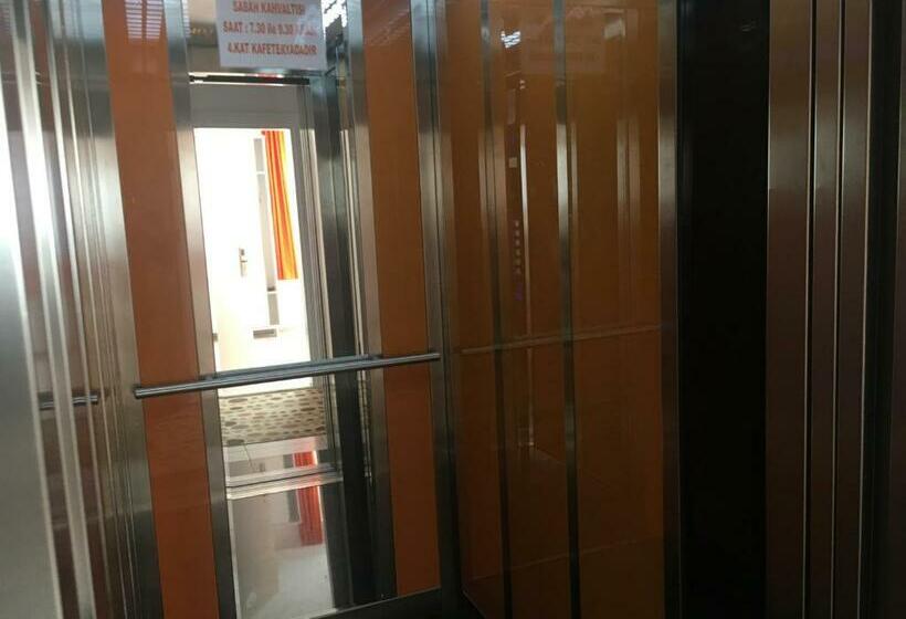 اتاق استاندارد سه نفره, Mutado