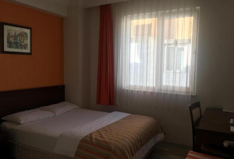 اتاق استاندارد سه نفره, Mutado