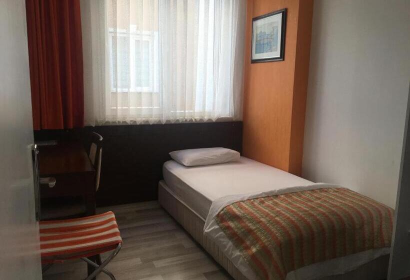 اتاق استاندارد سه نفره, Mutado