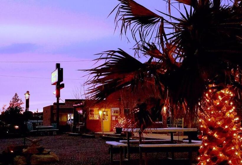 اتاق استاندارد, Rocket Inn