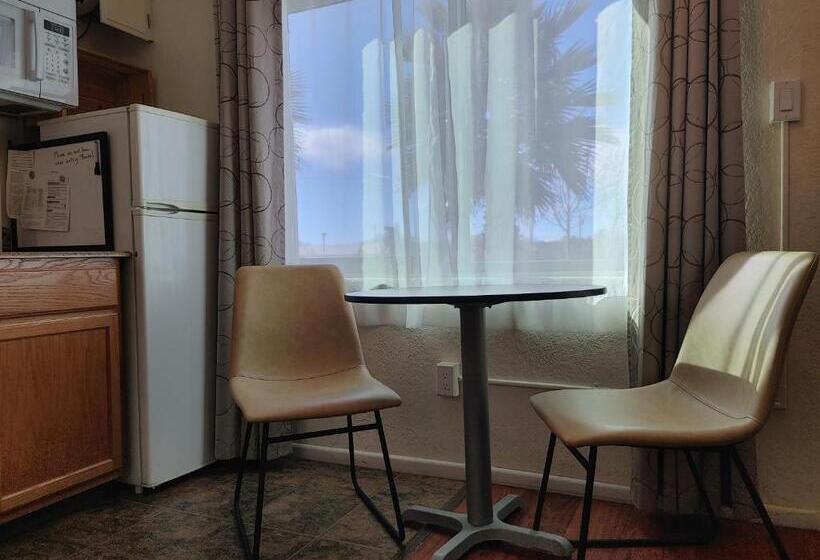 استودیو استاندارد با تخت کینگ, Rocket Inn