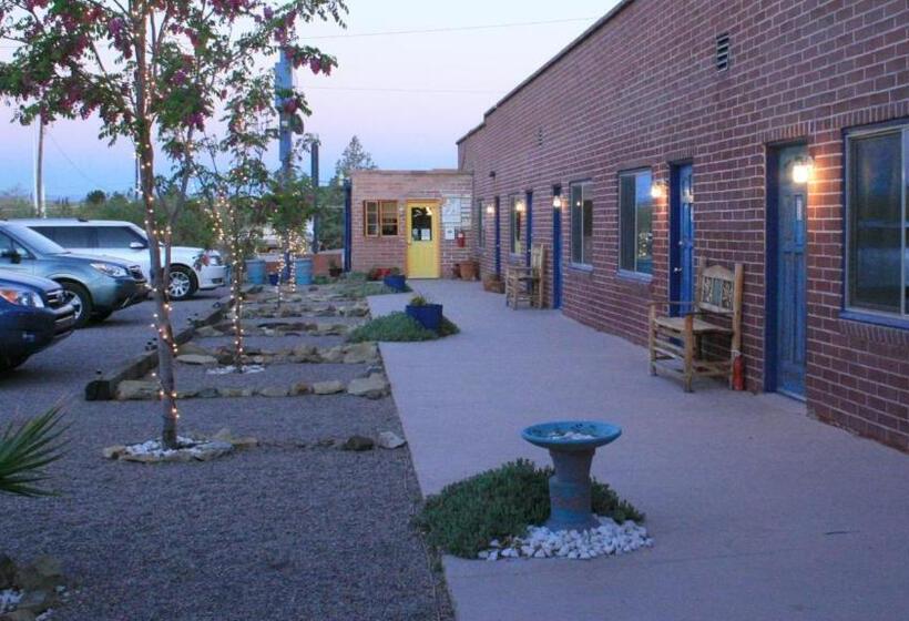 اتاق استاندارد, Rocket Inn