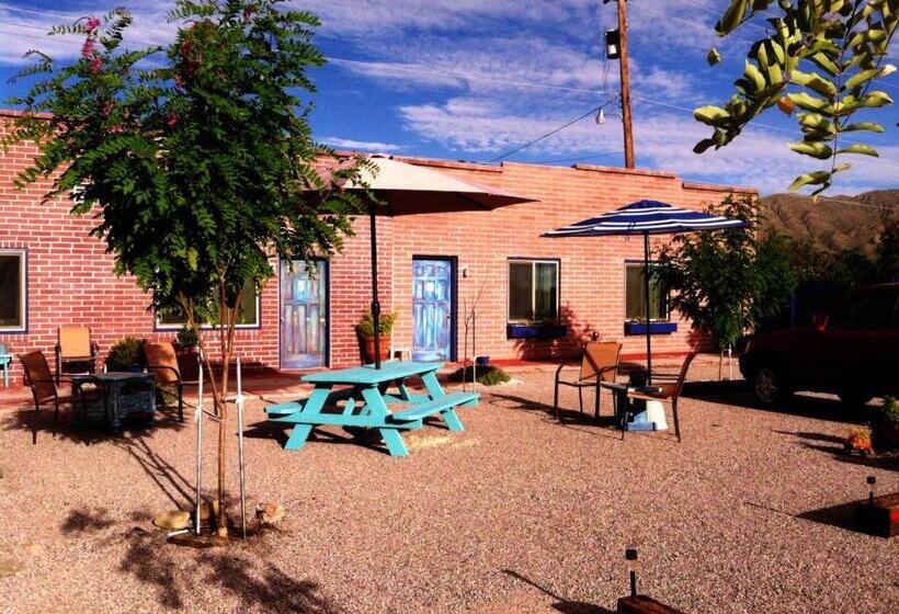 اتاق استاندارد, Rocket Inn