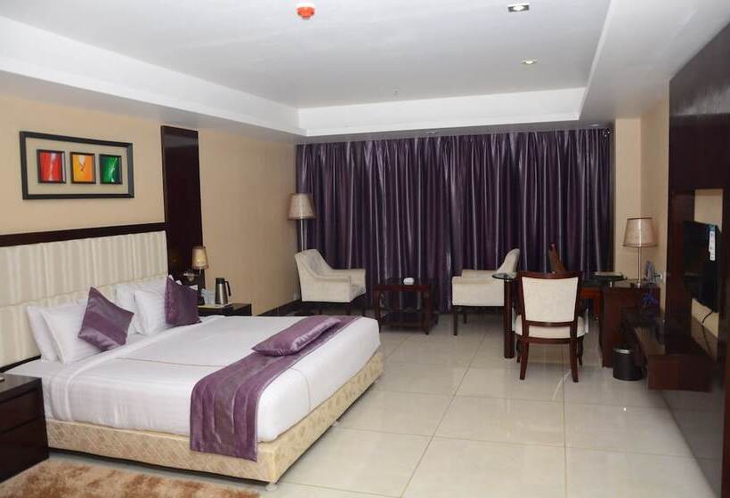 חדר דלוקס, The Raso