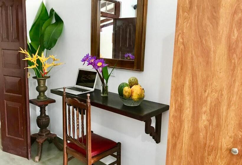 Номер Deluxe Вид на Сад, Walauwa The Villa Ahungalla