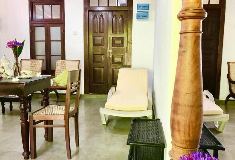 חדר דלוקס נוף לגינה, Walauwa The Villa Ahungalla