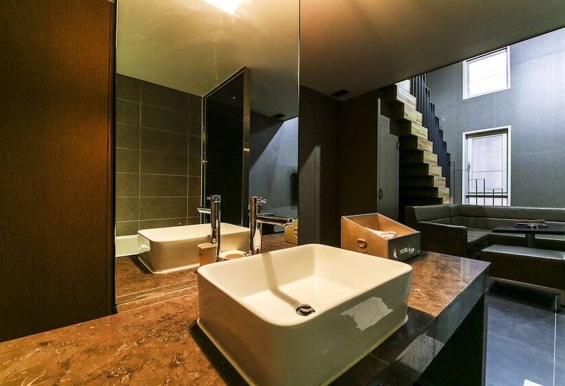 듀플렉스 스위트, Arrietty Motel