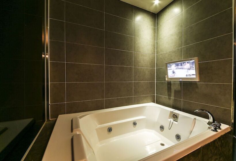 듀플렉스 스위트, Arrietty Motel