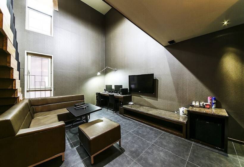 듀플렉스 스위트, Arrietty Motel