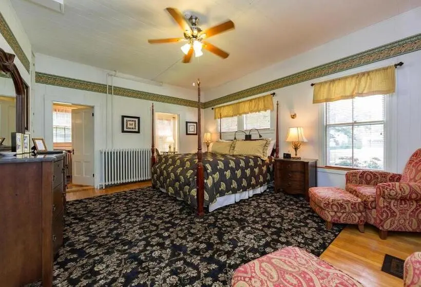 キングサイズベッドのデラックススイート, The Elmhurst Inn