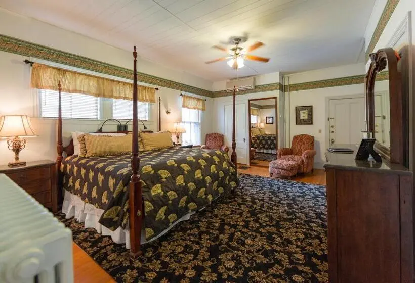キングサイズベッドのデラックススイート, The Elmhurst Inn