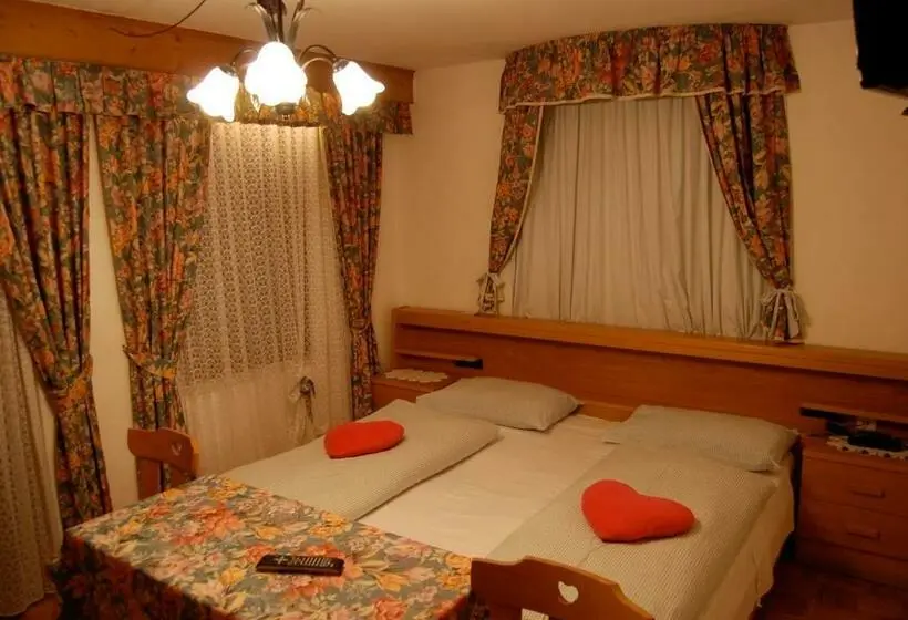 اتاق استاندارد چهار تخته, Albergo Genziana