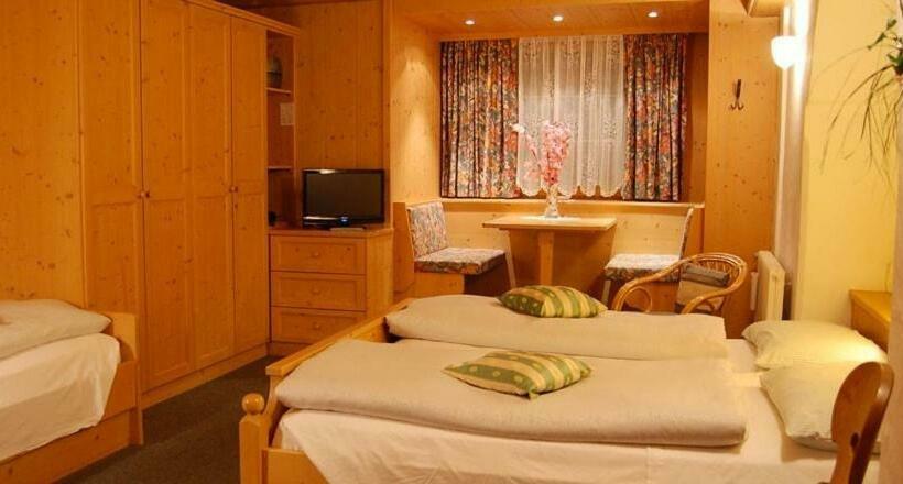 חדר סטנדרט לארבעה, Albergo Genziana