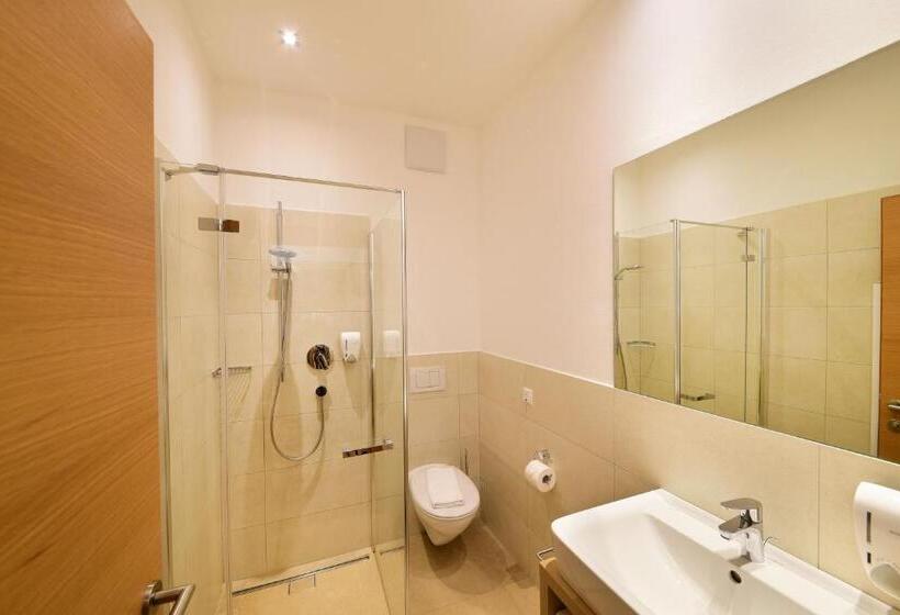 חדר משפחתי, Ansitz Gamp